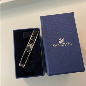 SWAROVSKI BLACK CRYSTAL BANGLE